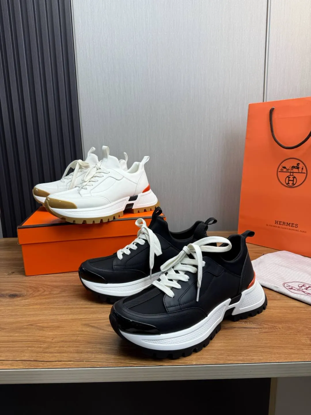 Men's men's shoes 💰780💰 HERMES/Hermès ** men's sports shoes The uppers are made of printed high-tech jersey fabric and calfskin sports shoes. The oversized sole features a geometric pattern and signature "H" detailing for an outdoor style. Black rubber sole, white rubber midsole, black and orange rubber inserts, tundra green lambskin insole, black high-tech canvas lining! Size: 39-40-41-42-43-44 (customized in 38.45)